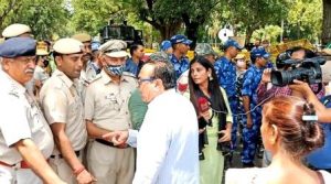 दिल्ली पुलिस ने कैप्टन अजय सिंह यादव को कांग्रेस पार्टी के कार्यालय जाते समय लिया हिरासत में 10 rahul glandhi ed 3 a 1