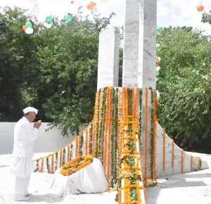 केंद्रीय मंत्री राव इंद्रजीत सिंह ने बावल में फहराया राष्ट्रीय ध्वज 11 Bawal 17