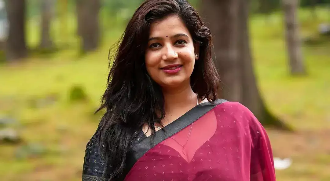 HAS Oshin Sharma: हिमाचल प्रदेश की यह महिला अफसर है बेहद खूबसूरत, लुक ऐसा कि बड़ी-बड़ी एक्ट्रेस भी खा जाएं मात 14 e57e7eb24b396d0f8ccaaa030310a6e2