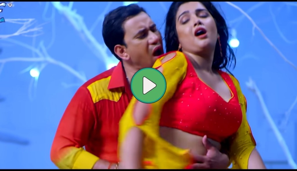 Nirhua melted after seeing Amrapali Dubey in a skirt