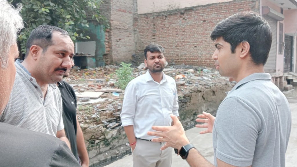 Rewari DC is touring the urban area on foot every day