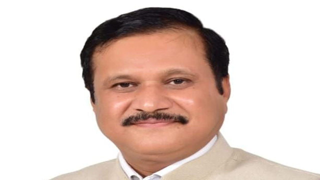rewari Bawal MLA Dr. Krishna Kumar contributed to the relief fund for flood victims