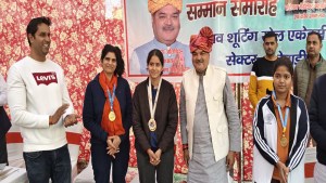 Rewari News: चहक यादव ने नई दिल्ली में एशियन शूटिंग चैंपियनशिप में रजत पदक जीतकर बढ़ाया हरियाणा का मान,MLA लक्ष्मण सिंह यादव ने किया सम्मानित 10 Rewari News; Chahak Yadav won silver medal at the Asian Shooting Championship in New Delhi