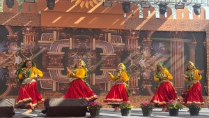 Surajkund Mela 2026: लावण्या फाउंडेशन रेवाड़ी के कलाकारों ने मुख्य चौपाल पर बिखेरा हरियाणवी संस्कृति का रंग 10 Surajkund Mela 2026